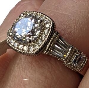 BBJ Sterling Silver Crystal Beautiful Halo Ring